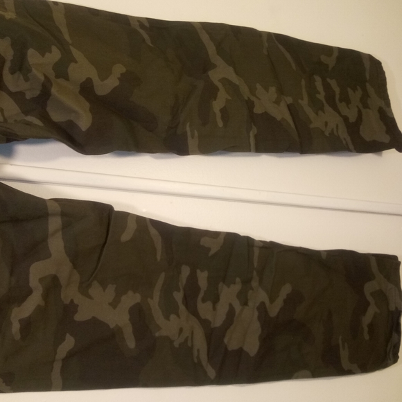 OLD NAVY CAMOUFLAGE PANTS - Picture 5 of 7